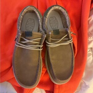 Hey Dude Men's Tan Loafers